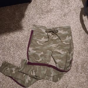 VS Pink camo print leggings